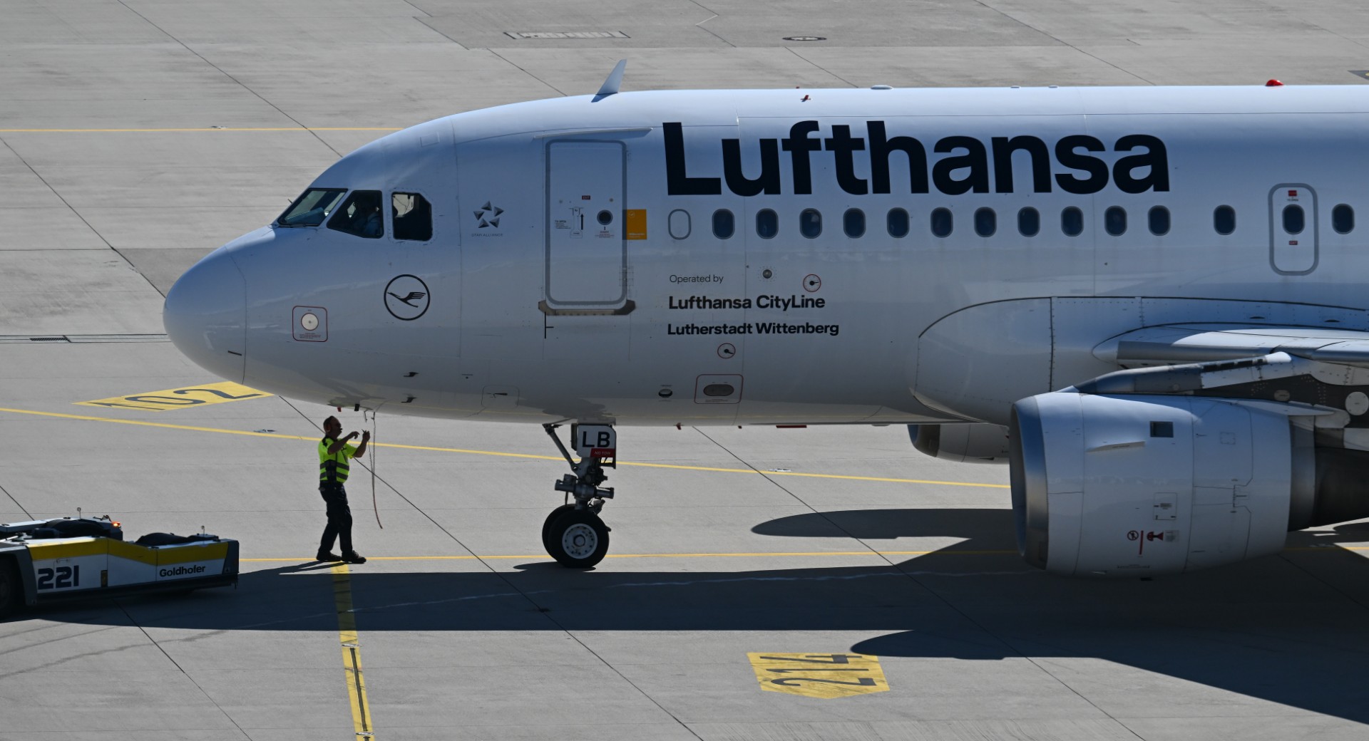 Lufthansa pilots hold second strike in one week