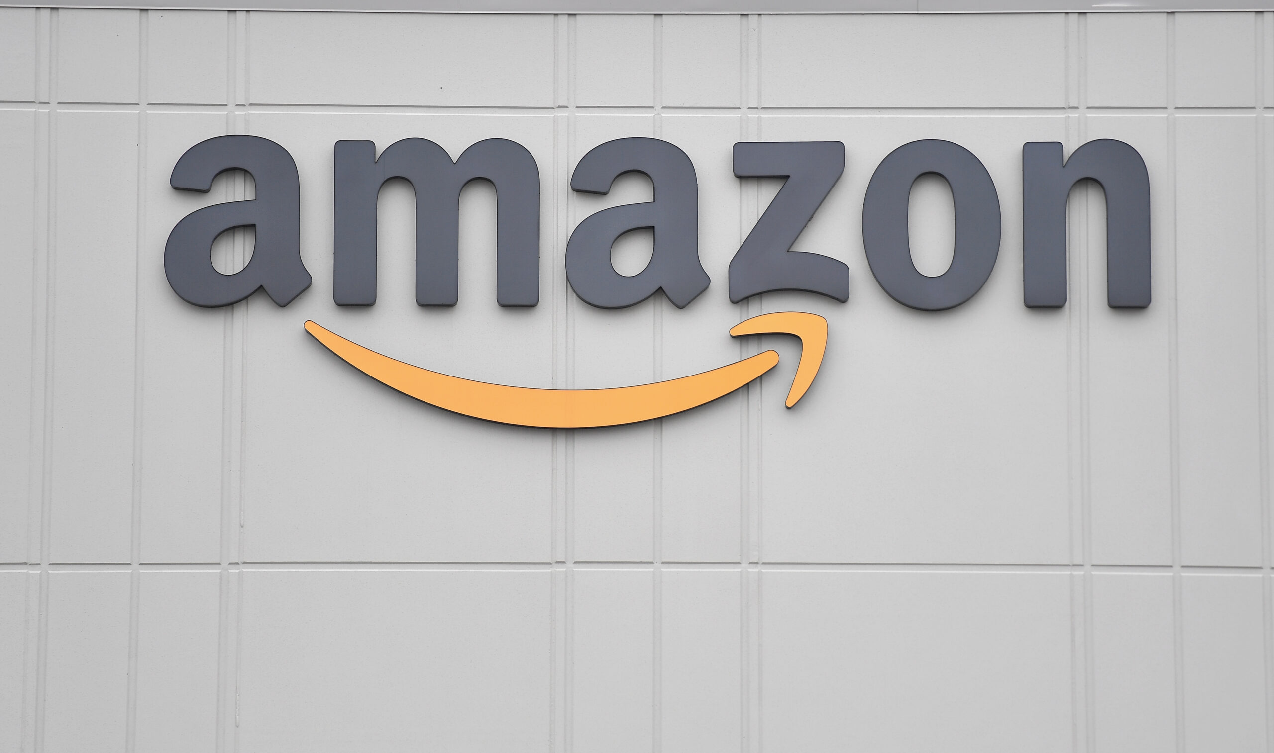 Amazon deploys AI to enhance product review