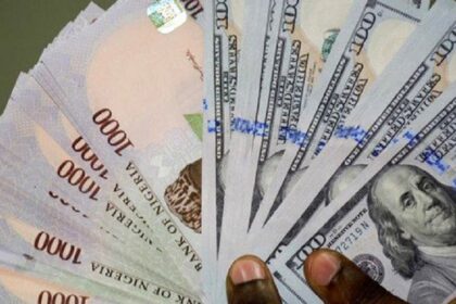 Naira drops 11.4% to N927/$1 on official market
