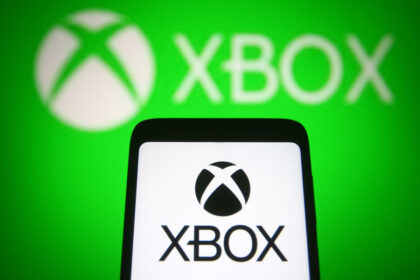 Microsoft to open mobile Xbox store